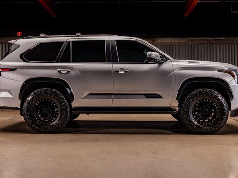 Used 2024 Toyota Sequoia Platinum image 10