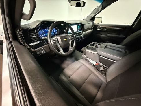Used 2023 Chevrolet Silverado 1500 LT AWD/4WD image 2