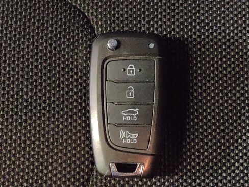Used 2021 Hyundai Elantra SE FWD image 32