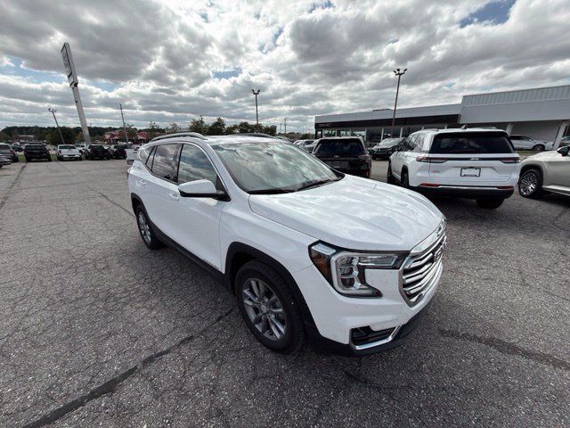 Used 2024 GMC Terrain SLT AWD/4WD image 1
