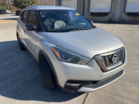 Used 2019 Nissan Kicks SR w/ SR Premium Package image 13