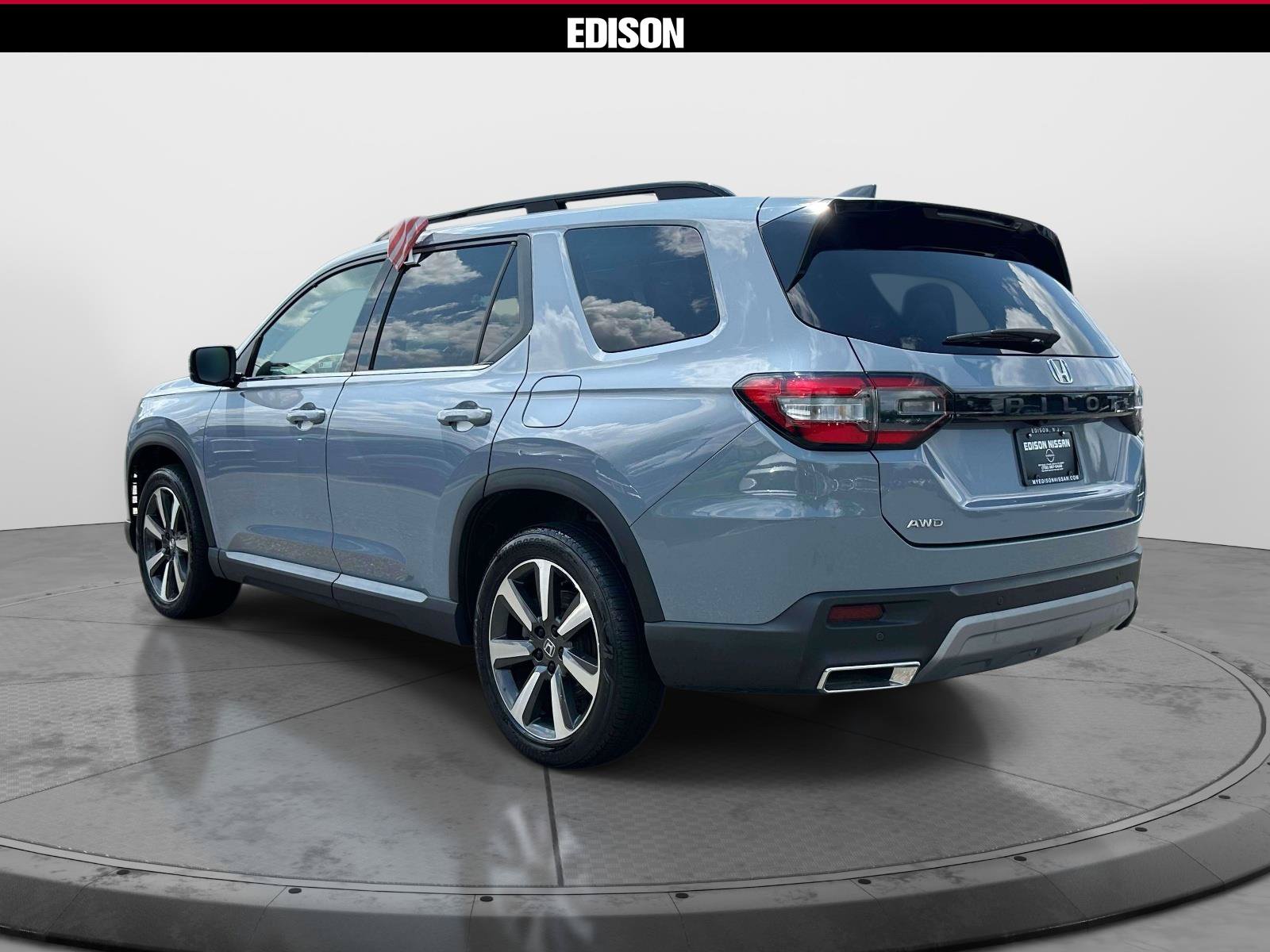 Used 2023 Honda Pilot Touring image 5