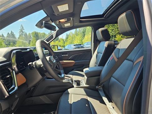 New 2025 GMC Canyon AT4 w/ Nightfall Edition image 18