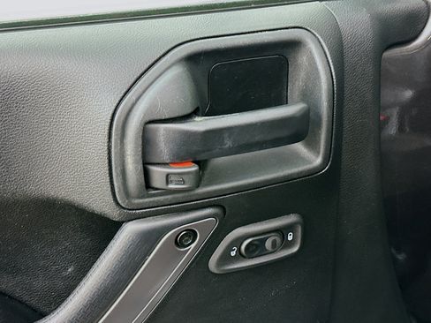 Used 2018 Jeep Wrangler Unlimited Sahara AWD/4WD image 15