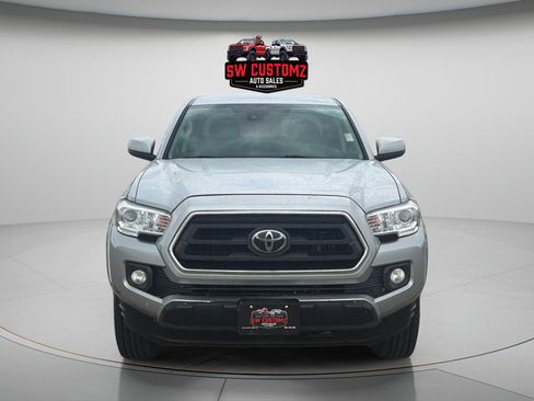 Used 2022 Toyota Tacoma SR5 RWD image 2