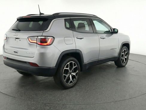 Used 2025 Jeep Compass Limited image 9