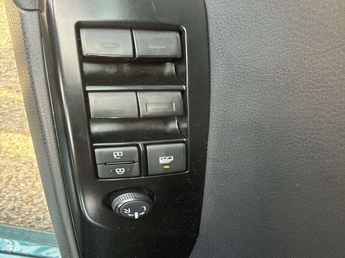 Used 2025 Toyota Camry LE w/ Convenience Package image 18