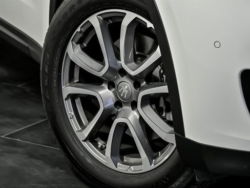 Used 2018 Maserati Levante image 3