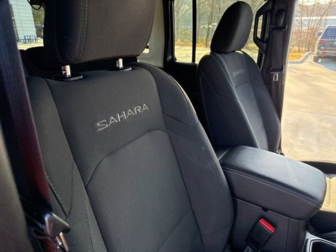 Used 2022 Jeep Wrangler Unlimited Sahara w/ Cold Weather Group image 35