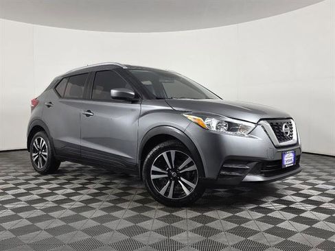 Used 2018 Nissan Kicks SV image 1