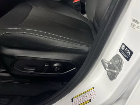 Certified 2023 Jeep Grand Cherokee Laredo image 24