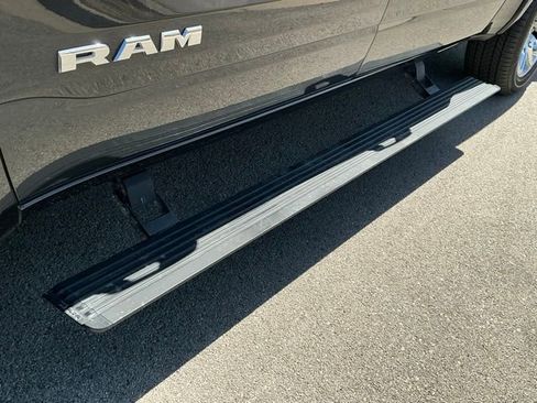 Used 2020 RAM 1500 Laramie AWD/4WD image 6