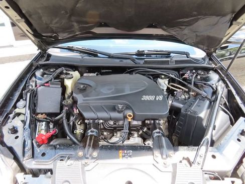 Used 2011 Chevrolet Impala LTZ FWD image 31