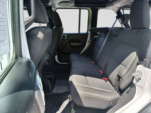 Used 2018 Jeep Wrangler Unlimited Sport AWD/4WD image 29