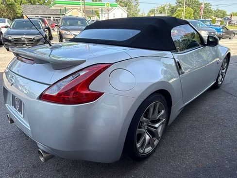 Used 2010 Nissan 370Z Touring RWD image 8