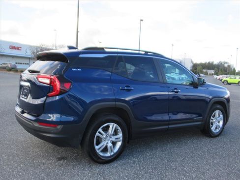 Used 2023 GMC Terrain SLE w/ Driver Convenience Package image 6