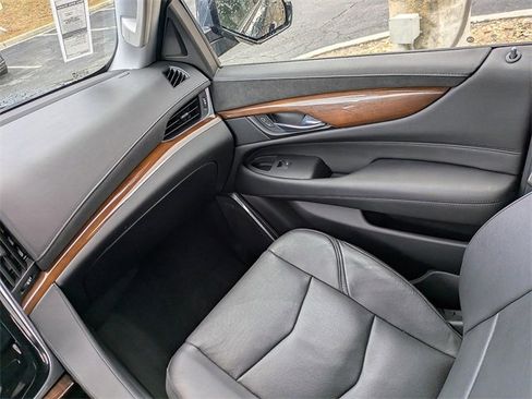 Used 2020 Cadillac Escalade ESV Premium Luxury image 17