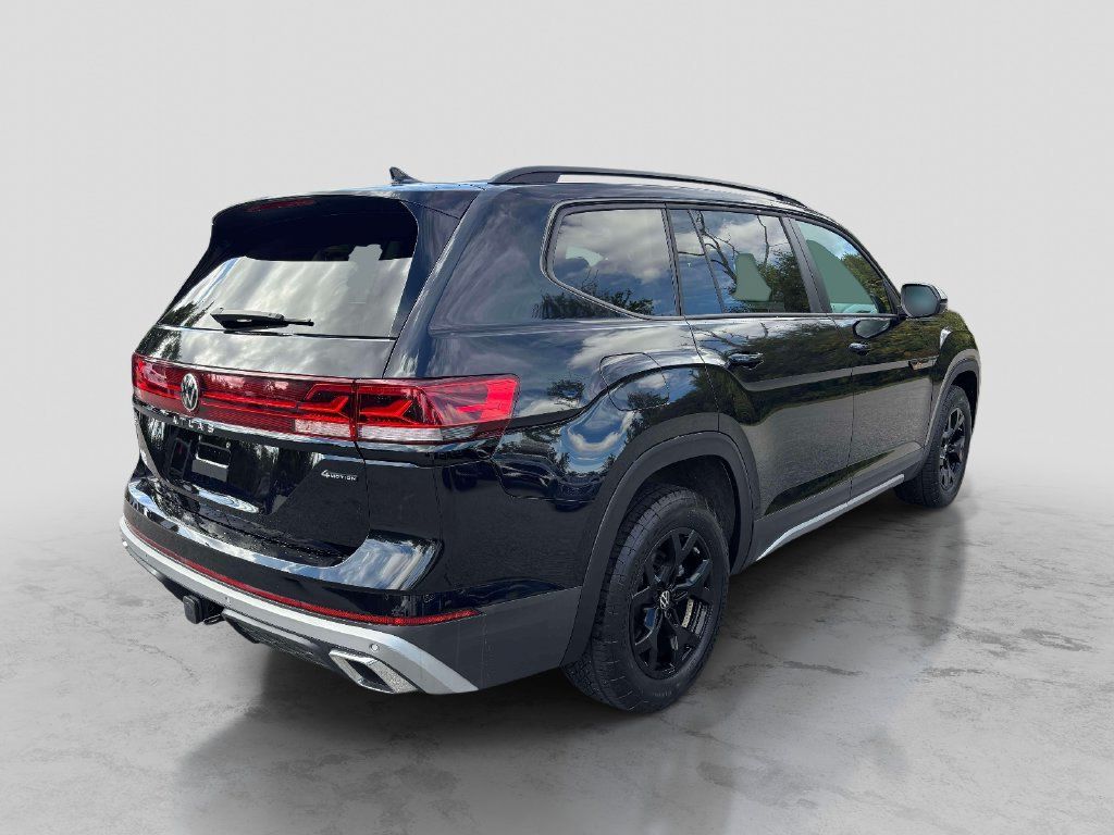 Used 2024 Volkswagen Atlas Peak Edition SE AWD/4WD image 5