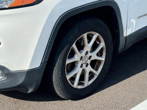 Used 2014 Jeep Cherokee Latitude FWD image 4