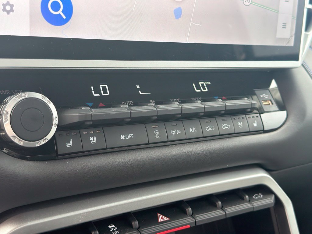 Used 2025 Toyota Tundra Platinum AWD/4WD image 19