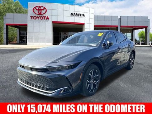 Used 2023 Toyota Crown Limited image 3