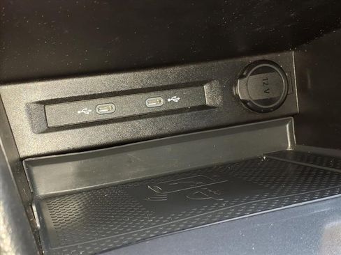 Used 2022 Volkswagen Tiguan SE w/ Panoramic Sunroof Package image 18