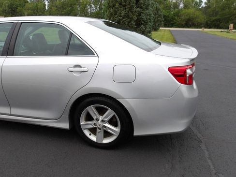 Used 2012 Toyota Camry SE FWD image 31