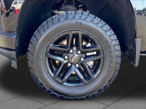 Used 2021 Chevrolet Silverado 1500 Custom Trail Boss AWD/4WD image 11
