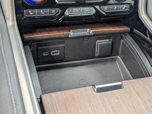 Used 2022 GMC Yukon XL Denali image 23