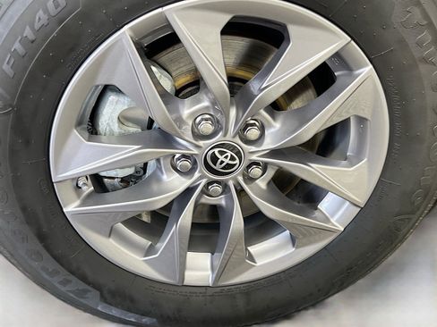 Used 2023 Toyota Sienna LE image 14