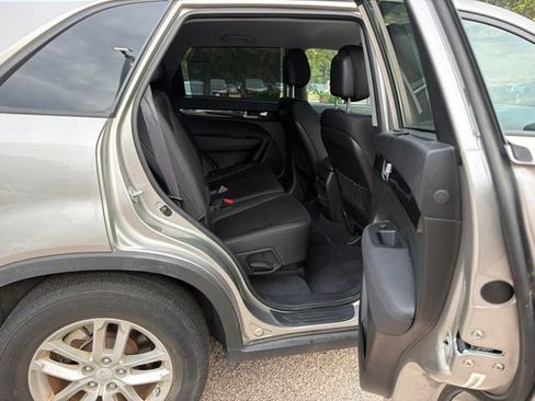 Used 2015 Kia Sorento LX FWD image 17