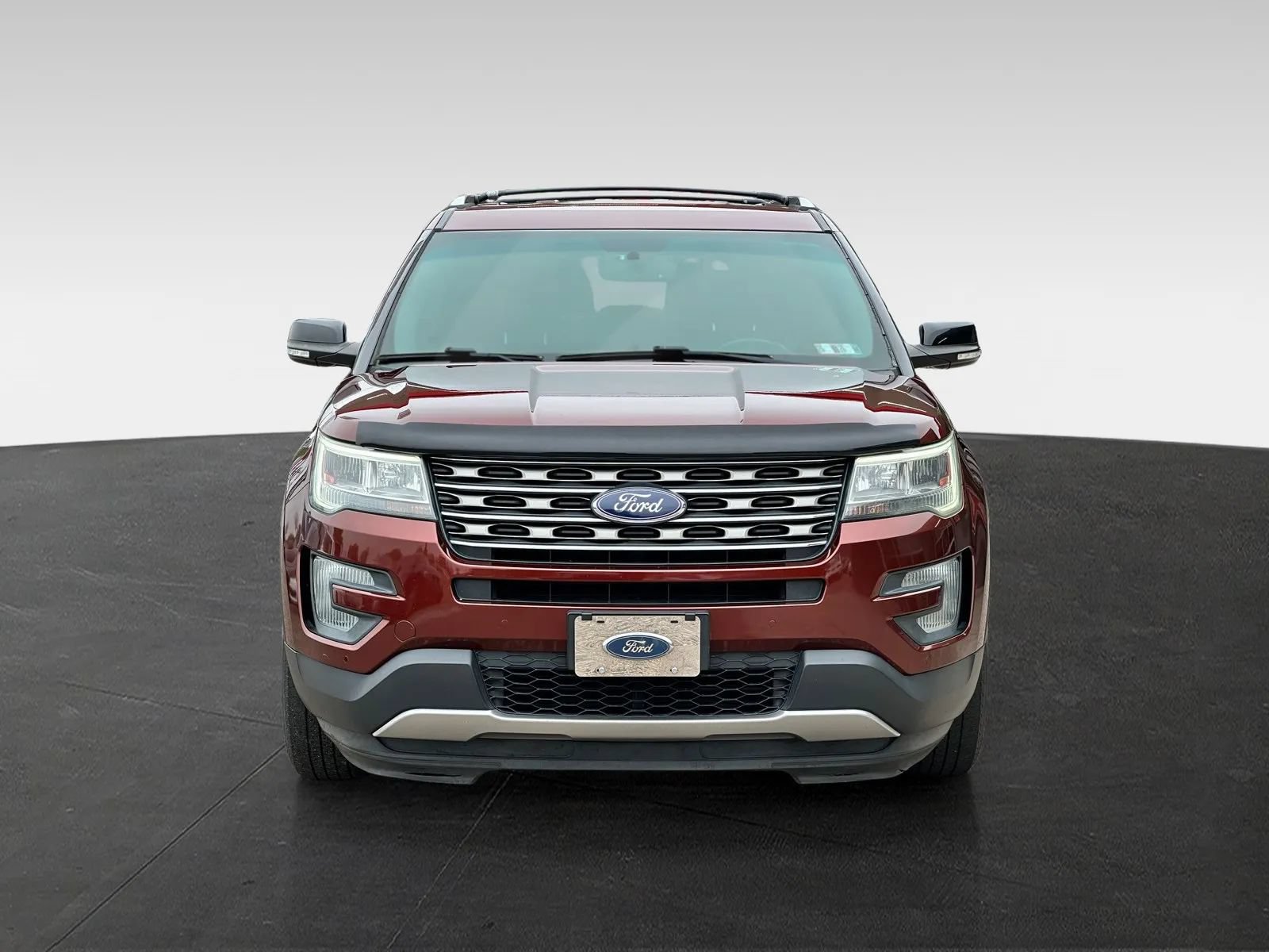 Used 2016 Ford Explorer XLT w/ Equipment Group 202A AWD/4WD image 2