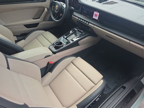 Used 2025 Porsche 911 Carrera GTS image 17