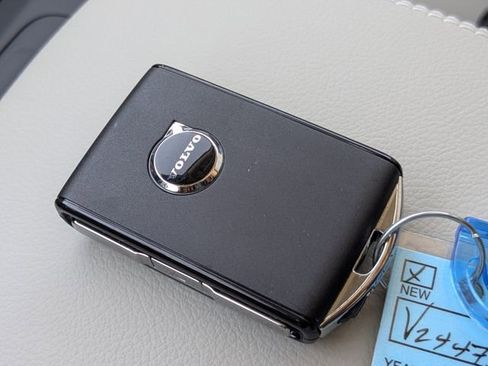 New 2026 Volvo XC40 B5 Ultra w/ Protection Package Premier image 33