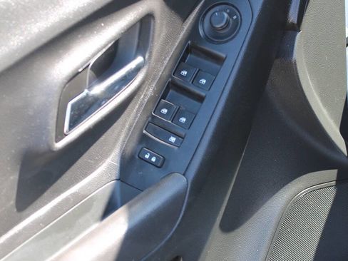 Used 2019 Chevrolet Trax LT w/ LT Convenience Package image 10