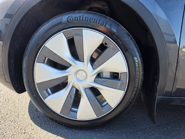 Used 2024 Tesla Model Y Long Range AWD/4WD image 11