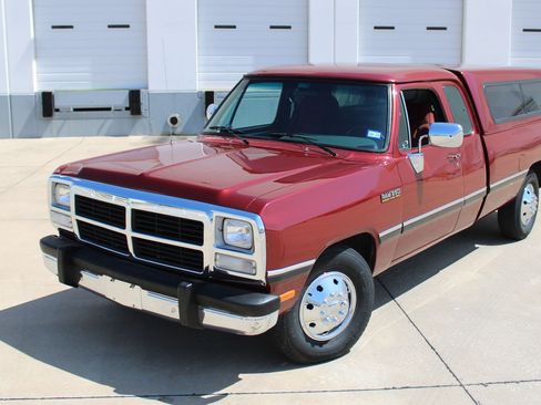 Used 1993 Dodge D/W Truck 250 RWD image 2