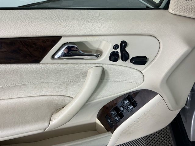 Used 2006 Mercedes-Benz C 350 Sedan image 12