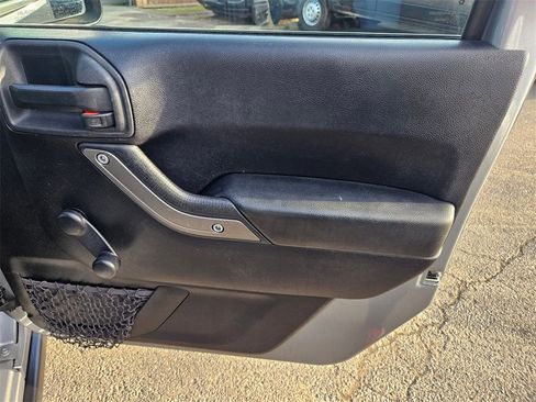 Used 2016 Jeep Wrangler Unlimited Sport image 17