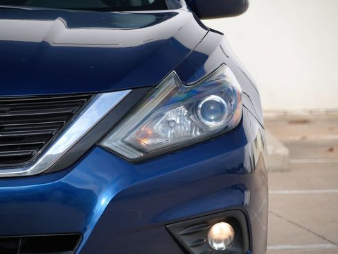 Used 2018 Nissan Altima 2.5 SR FWD image 19