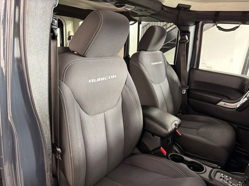 Used 2016 Jeep Wrangler Unlimited Rubicon w/ Connectivity Group image 20