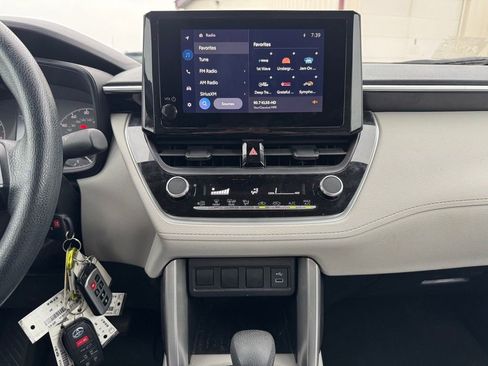 Used 2023 Toyota Corolla Cross L AWD/4WD image 2
