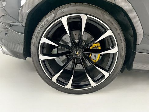 Used 2021 Lamborghini Urus AWD/4WD image 32