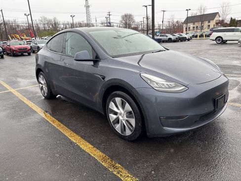 Used 2023 Tesla Model Y Long Range image 4