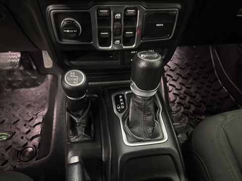 Used 2018 Jeep Wrangler Unlimited Sport S image 17