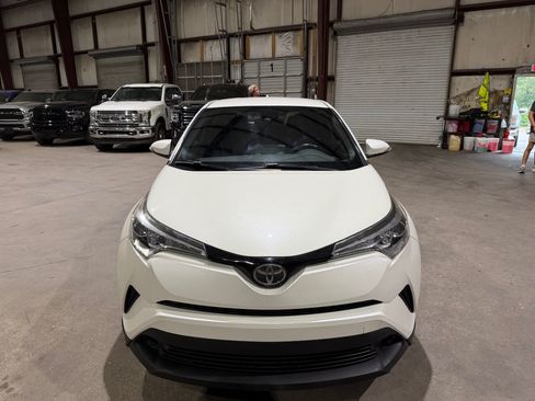 Used 2019 Toyota C-HR XLE FWD image 10
