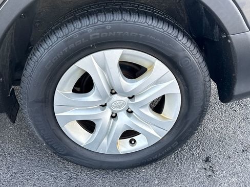 Used 2015 Toyota RAV4 LE image 11