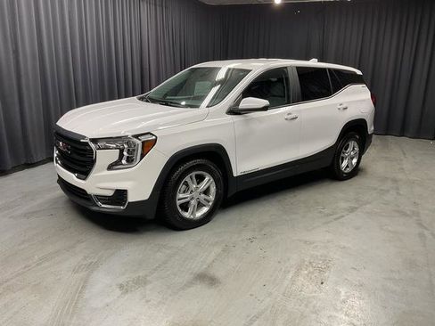 Used 2022 GMC Terrain SLE image 2