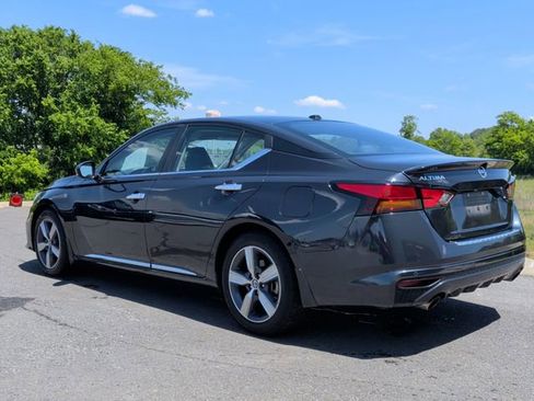 Used 2021 Nissan Altima 2.5 SV w/ SV Premium Package FWD image 3