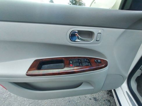 Used 2009 Buick LaCrosse CXL w/ Driver Confidence Package image 8